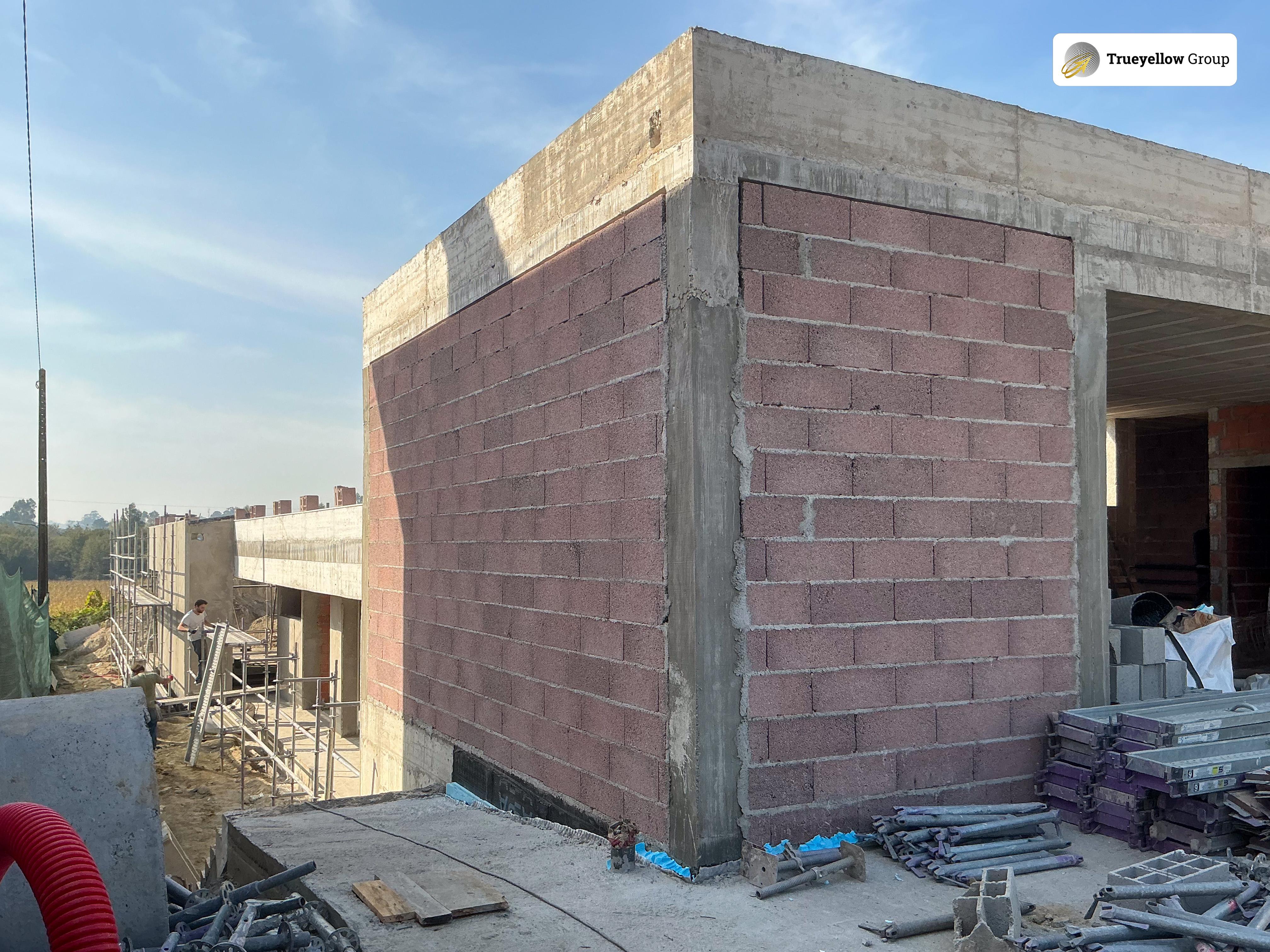 Moradia em Silva Escura - TRUEYELLOW Engenharia e Construção - Image# 1