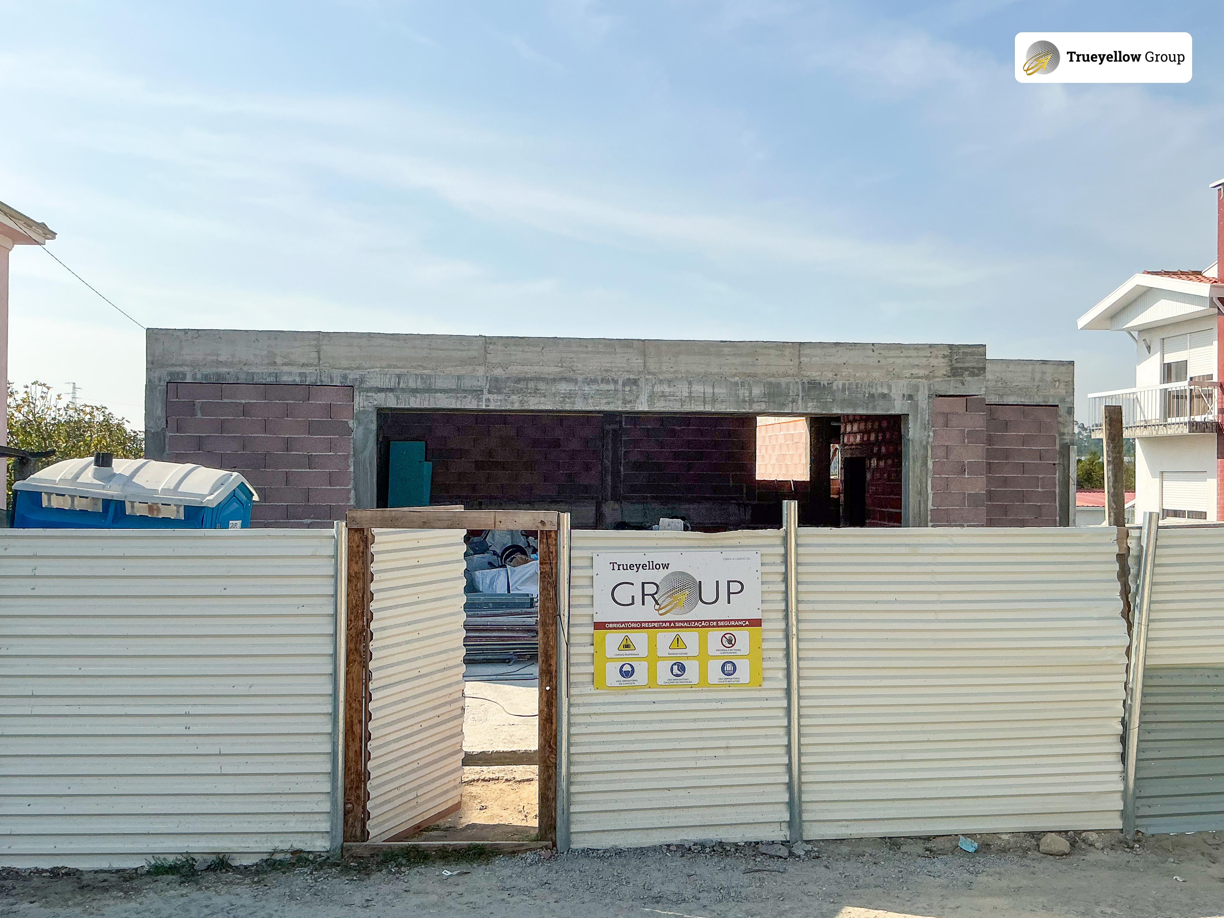 Moradia em Silva Escura - TRUEYELLOW Engenharia e Construção - Image# 1